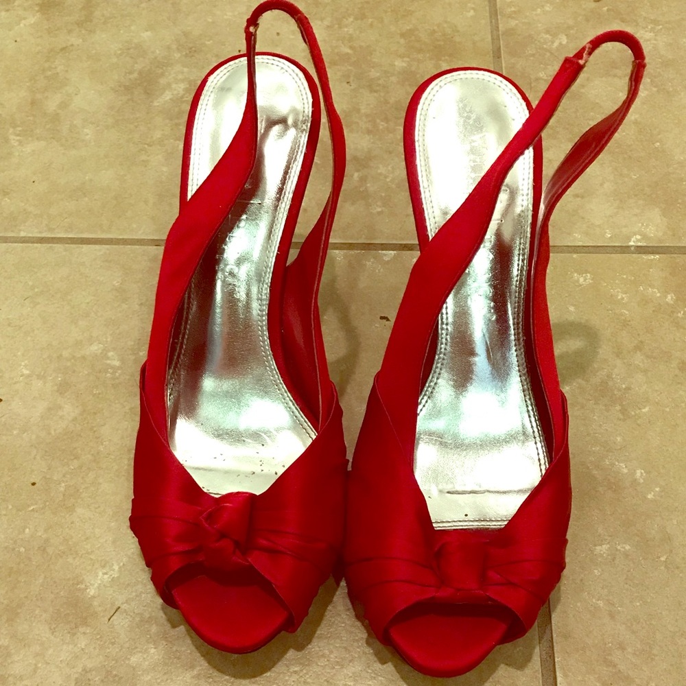 WHBM: Bright Red High Heels with knot